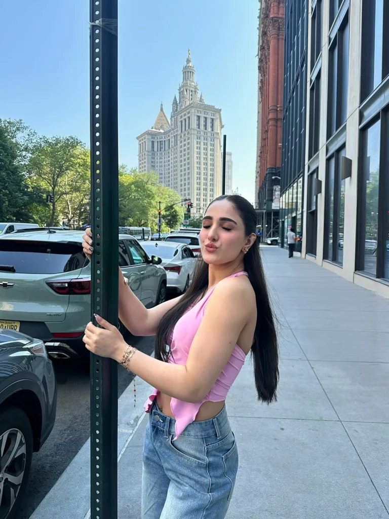 Aiza Awan New Outfit Pictures