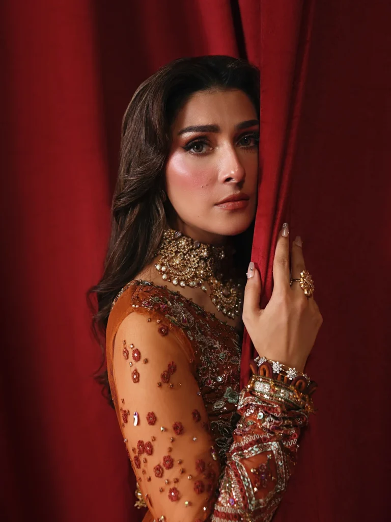 Ayeza Khan and Ahmed Ali Akbar Dance Video on Chand Chupa Badal Mein