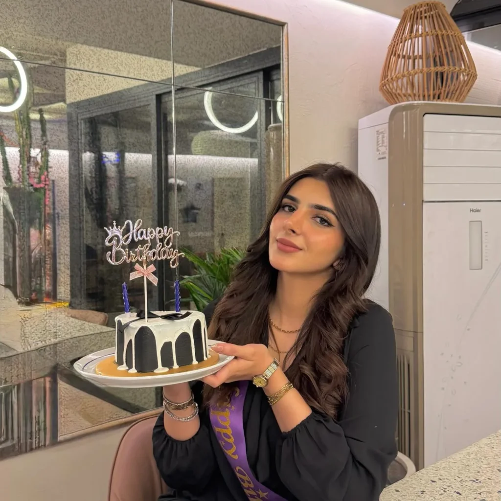 Drama Laadli Actress Vaneeza Sattar Birthday Pictures