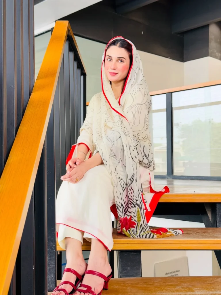 Hina Tariq Latest Pictures on Instagram