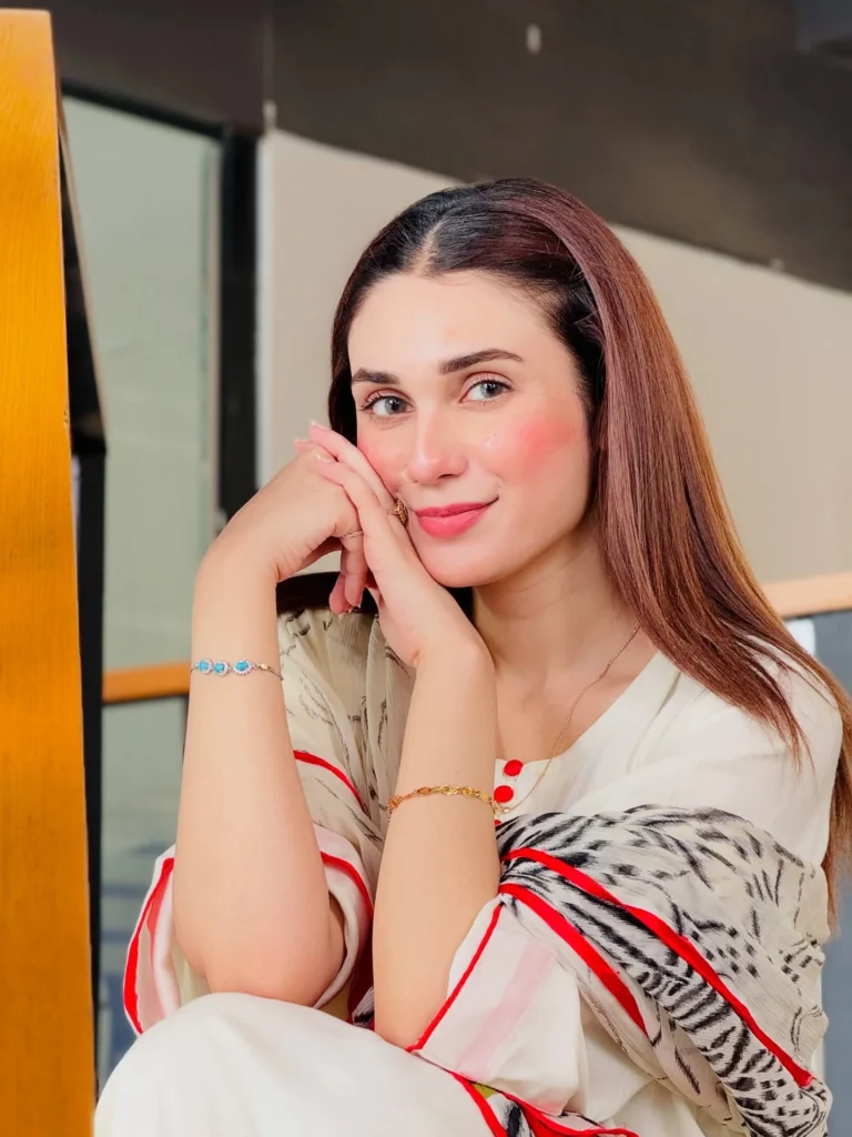 Hina Tariq Latest Pictures on Instagram