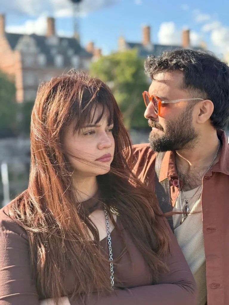 Latest Pictures of Zara Noor Abbas with Husband